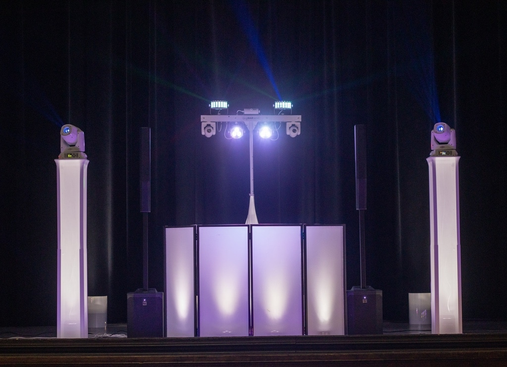 Silver Lighting w 2 Totems & EV50 Speakers