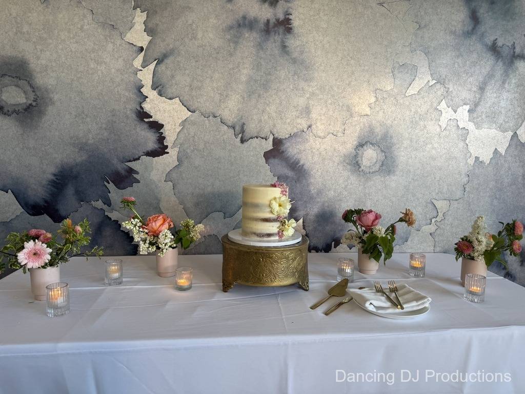 La Valencia Wedding Cake